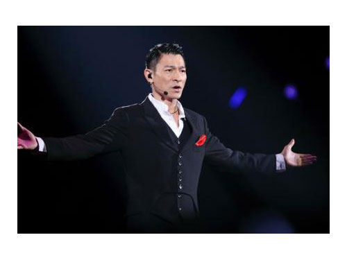 刘德华取消年底演唱会 粉丝对偶像表示支持